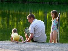 Vater mit Kindern